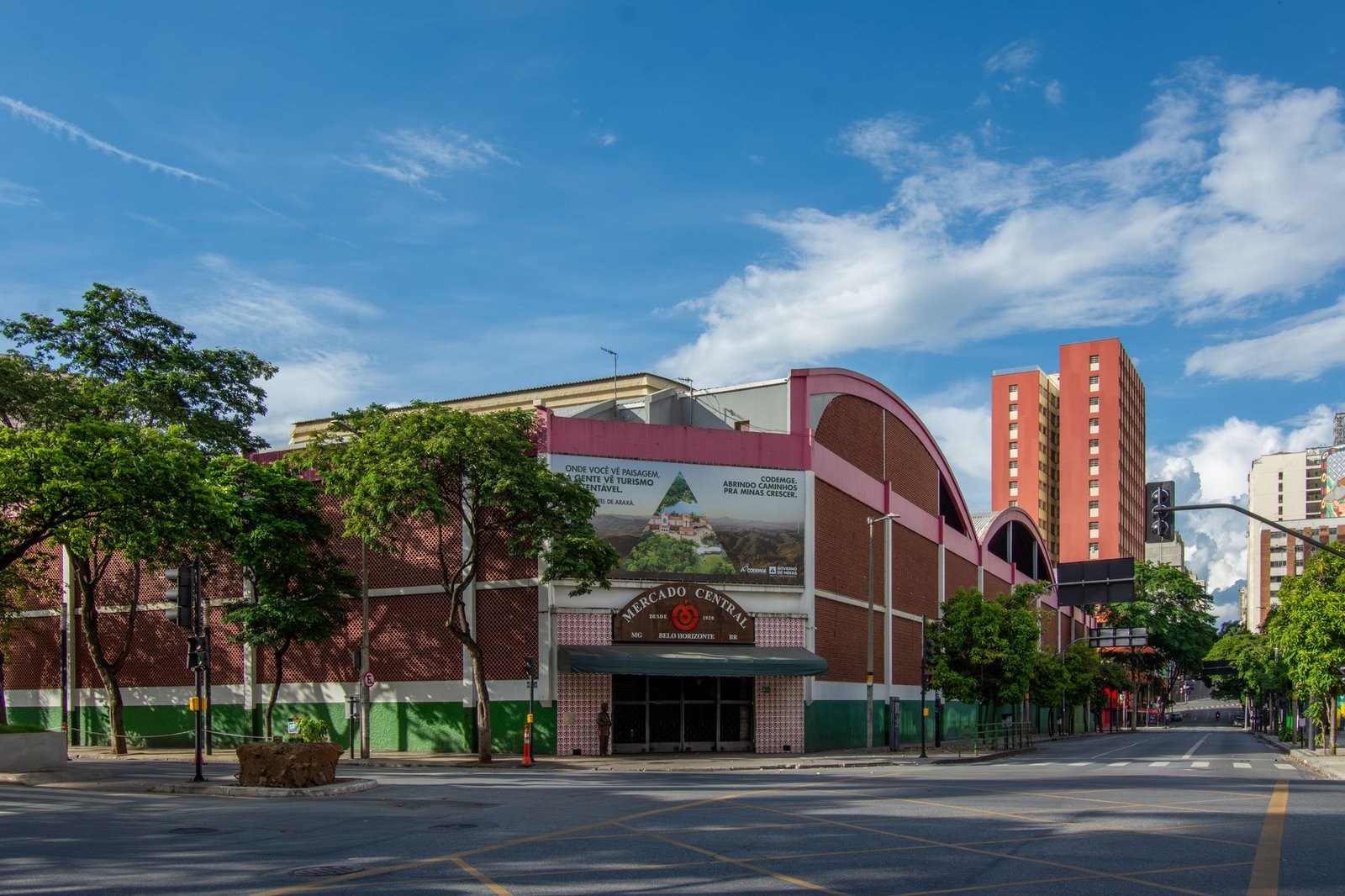 Boletim Focus corta projeção da Selic para 13,75% em 2026